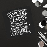 Posavasos Cuadrado De Papel Años A Perfección Cumpleaños Vintage Personalizado<br><div class="desc">Añada un toque de encanto vintage a su celebración con nuestra Pascua de Papel Cuadrado de Cumpleaños Personalizada de la Edad a la Perfección. Perfecto para el rock 'n roll y para las fiestas de cumpleaños con temática nostálgica clásica, estas galerías presentan un diseño retro que evoca la elegancia de...</div>
