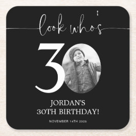 Posavasos Cuadrado De Papel Aspecto de cumpleaños 30 negro Quién cumple 30