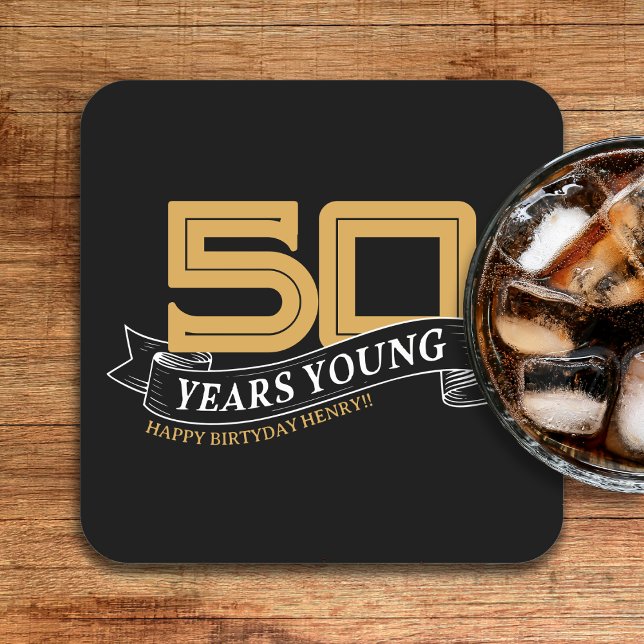 Posavasos Cuadrado De Papel Banner joven de 50 años Black & Gold (Black & Gold 50 Years Young Banner 50th Birthday Square Paper Coaster
)