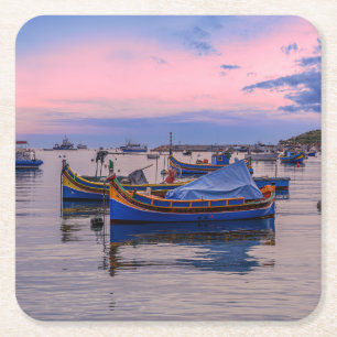 Posavasos Cuadrado De Papel Barcos tradicionales malteses en Marsaxlokk