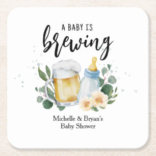 Posavasos Cuadrado De Papel Bebé Está Elaborando Cervezas para Baby Shower