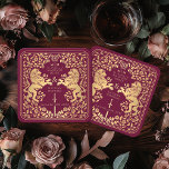 Posavasos Cuadrado De Papel Boda de espada medieval del León Real Rojo<br><div class="desc">¡Añade encanto real a tu escapada de mesa! Estos cascos de boda a medida presentan un majestuoso diseño de león y floral con sus nombres y monograma, todo de lujoso oro contra un fondo rojo. Perfecto para una festividad medieval con elegancia intemporal. El oro que aparece en este artículo NO...</div>