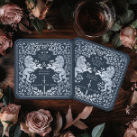 Posavasos Cuadrado De Papel Boda de espadas medievales del León Real Azul Plat<br><div class="desc">¡Añade encanto real a tu escapada de mesa! Estos castillos de boda a medida presentan un majestuoso diseño de león y floral con sus nombres y monograma, todo en lujosa plata contra un fondo azul. Perfecto para una festividad medieval con elegancia intemporal. La plata que aparece en este artículo NO...</div>