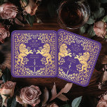 Posavasos Cuadrado De Papel Boda de espadas medievales del León Real Púrpura<br><div class="desc">¡Añade encanto real a tu escapada de mesa! Estos cascos de boda a medida presentan un majestuoso diseño de león y floral con sus nombres y monograma, todo de lujoso oro contra un fondo morado. Perfecto para una festividad medieval con elegancia intemporal. El oro que aparece en este artículo NO...</div>