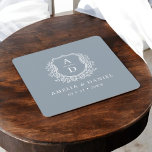 Posavasos Cuadrado De Papel Boda de Monograma Azul Dusty Escudo Floral Elegant<br><div class="desc">Añada un toque refinado a su decoración boda con nuestro Boda de Monograma Azul Polvoriento Escudo elegante de papel cuadrado. Con un suave fondo azul polvoriento, un delicado escudo floral y un monograma personalizado, esta montaña combina el encanto clásico con la sofisticación moderna. Perfecto para las horas de cóctel, recepciones...</div>