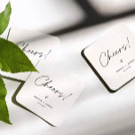 Posavasos Cuadrado De Papel BODA Minimalista EVERLEIGH Cheers Coaster<br><div class="desc">Everleigh Collection: una colección impresionante y minimalista que presenta un tipo de letra caligráfica moderno, moda y elegante. Esta colección ofrece un diseño atemporal y elegante, perfecto para cualquier evento, desde bodas hasta duchas para bebés y todo lo demás. Disfrute de la elegancia y sofisticación de la colección Everleigh y...</div>