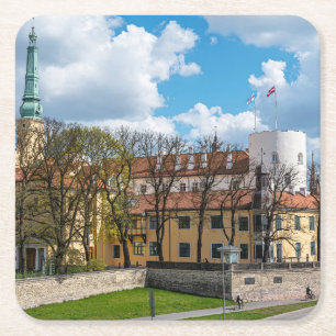 Posavasos Cuadrado De Papel Castillo de Riga durante un día soleado en Riga, L