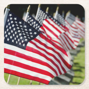 Posavasos Cuadrado De Papel Cementerio militar histórico con las banderas de
