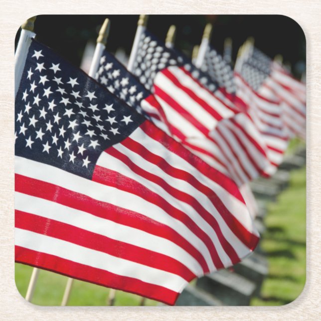 Posavasos Cuadrado De Papel Cementerio militar histórico con las banderas de (Anverso)