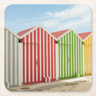 Posavasos Cuadrado De Papel Chozas coloridas en la playa