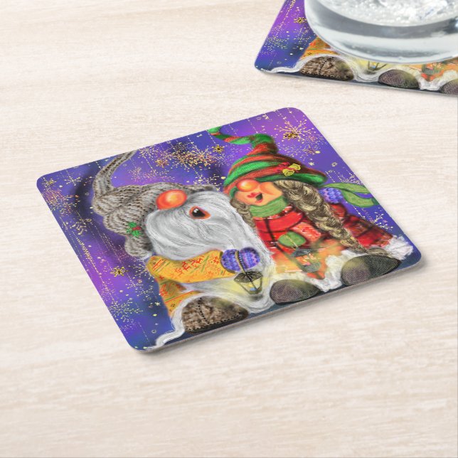 Posavasos Cuadrado De Papel Christmas Paper Coaster Couple Gnomes Singing (En perspectiva)