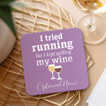 Posavasos Cuadrado De Papel Cita divertida de vino - traté de correr - siguió<br><div class="desc">Un poco de humor para beber que puedes pasarle a tus amigas amantes del vino. Hacerles reír con este regalo humorístico de mordaza o elefante blanco. Intenté correr,  pero seguí derramando mi vino.</div>