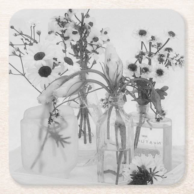 Posavasos Cuadrado De Papel Cuatro Botellas Y Flores Blancas (Anverso)
