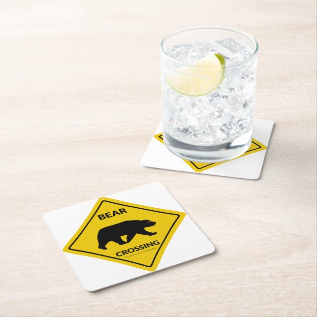 Posavasos Cuadrado De Papel El oso de SlipperyJoe cruzando la silueta del oso  (In situ)