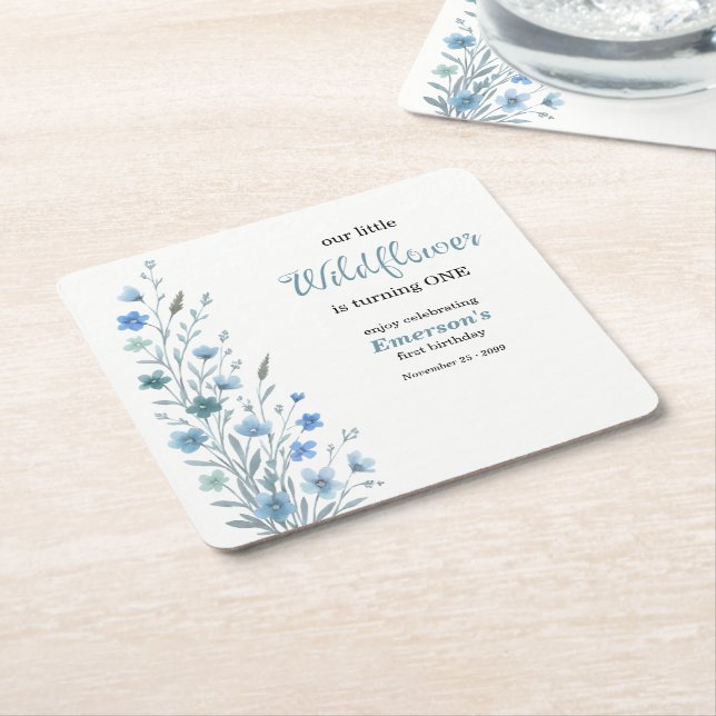 Posavasos Cuadrado De Papel Elegant Blue Wildflower 1st Birthday Party (En perspectiva)