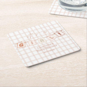 Posavasos Cuadrado De Papel Es una niña Cute Brown Gingham Notedry Baby Shower