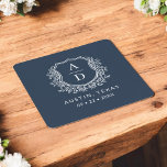 Posavasos Cuadrado De Papel Escudo de Monograma Floral Azul de la Marina Boda<br><div class="desc">Añada un toque elegante a su celebración con la escayola de papel cuadrada del Escudo Monograma Moderno. Con un sofisticado diseño de escudo de monograma, estas galerías son perfectas para bodas, fiestas de compromiso o duchas de novias. La elegante forma cuadrada y el papel absorbente de alta calidad protegen las...</div>