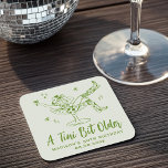 Posavasos Cuadrado De Papel Espectacular fiesta de cumpleaños verde un poco má<br><div class="desc">¡Haz que tu celebración de cumpleaños sea más divertida con estas galas de papel personalizado "Un poco más antiguas"! Con un elegante ilustracion artístico de línea dibujado a mano de una mujer sentada en un vaso martini, con una gorra de vaquera y botas, este diseño lúdico añade un ambiente moderno...</div>