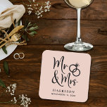 Posavasos Cuadrado De Papel Favor de la boda Sr. Sra. Rubor<br><div class="desc">Decoren sus mesas de recepción de bodas y den a sus bodas un divertido recuerdo de su día especial con estas galerías rosa personalizado con "Mr & Mrs" escrito en un gran guión y un ilustracion de dos anillos de boda juntos. Agregue su nombre y fecha de boda.</div>