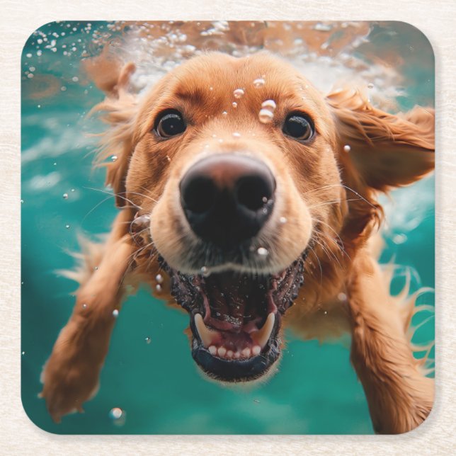 Posavasos Cuadrado De Papel Feliz Golden Retriever Nadando bajo el agua (Anverso)