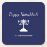 Posavasos Cuadrado De Papel Feliz Hanukkah Simple Menorah Blue<br><div class="desc">Happy Hanukkah Blue Holiday party en una montaña rusa,  con una simple menorah blanca y diseño de tipografía de escritura. Con letras en personalizable blanco,  puede añadir su propia información. Una decoración festiva para celebrar con amigos y seres queridos.</div>