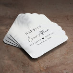 Posavasos Cuadrado De Papel Feliz Nunca Después Del Boda<br><div class="desc">Máster de papel de moda para la recepción de tu boda,  cena de ensayo,  fiesta de compromiso y otras celebraciones de bodas que incluyen "Feliz eterno después" en una tipografía simple y un guión moderno y elegante,  tus nombres unidos por un corazón y tu fecha boda.</div>