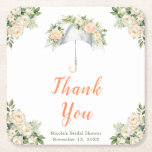 Posavasos Cuadrado De Papel Floral Paraguas Bridal Shower<br><div class="desc">Hermosa tostadora con paraguas blancos y decoración floral de durazno y crema. Perfecto para una ducha nupcial. Las palabras se pueden cambiar para adaptarlas a sus propios detalles o requisitos</div>