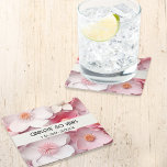 Posavasos Cuadrado De Papel Flores blancas rosadas nombre fiesta de cumpleaños<br><div class="desc">Motivo floral rosa y blanco. Personalice y agregue un nombre y una fecha.</div>