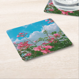 Posavasos Cuadrado De Papel Flores rosas bajo cielo azul con nubes - Naturalez