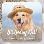 Posavasos Cuadrado De Papel Foto de Mascota personalizada del Partido de los A<br><div class="desc">¡Chica de cumpleaños! Añade el toque final a tu fiesta de cumpleaños de cachorro o perro con esta sencilla tarta de cumpleaños de foto mascota diseño de perro cumpleaños fiesta de cumpleaños. Añade la foto favorita de tu cachorro y personaliza con el nombre, número de cumpleaños. Cambiar al niño de...</div>