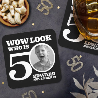 Posavasos Cuadrado De Papel Fotos de 50 años en blanco y negro, quién es