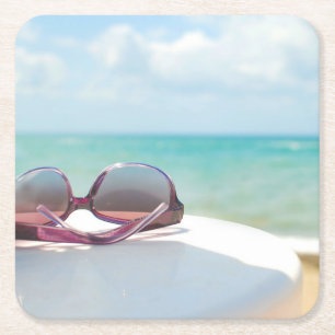 Posavasos Cuadrado De Papel Gafas de sol en la playa