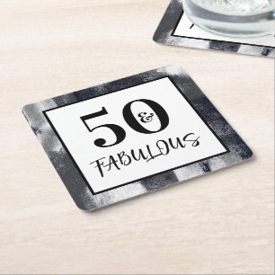 Posavasos Cuadrado De Papel Genial Cumpleaños negro y blanco 50 y fabuloso