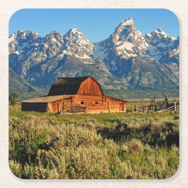 Posavasos Cuadrado De Papel Granjas | Granero sombreado por montañas cubiertas (Anverso)