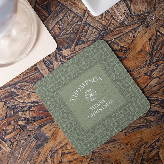 Posavasos Cuadrado De Papel Green Merry Christmas Modern Elegant Snowflakes (Elegant green Merry Christmas snowflake coaster with festive winter holiday drink table decor.)
