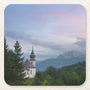Posavasos Cuadrado De Papel Iglesia con los Alpes al atardecer