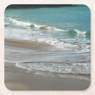 Posavasos Cuadrado De Papel Las olas brillan sobre el océano azul turquesa de