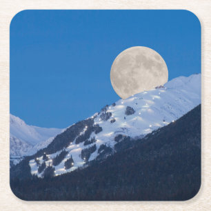Posavasos Cuadrado De Papel Luna llena sobre el resort de esquí Alyeska, Alask