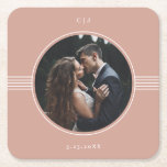 Posavasos Cuadrado De Papel Marco elegante | Terracotta Photo Boda<br><div class="desc">Estas elegantes posavasos de bodas cuentan con un marco redondo y blanco que rodea tu foto personal,  con líneas geométricas coincidentes y texto moderno en un fondo de terracota. Un diseño minimalista y de diseño</div>