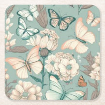 Mariposas y flores en una decoración verde claro
