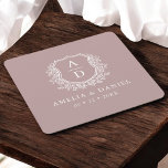 Posavasos Cuadrado De Papel Mauve Monograma Boda Escudo Floral Elegante<br><div class="desc">Añada un toque refinado a su boda de tablescape con nuestro Boda Mauve Monograma Escudo Floral elegante Papel cuadrado. Con un delicado escudo floral que rodea su monograma personalizado, este diseño combina tonos malva suaves con elegancia intemporal. Perfecto para recepciones, duchas de novias o fiestas de compromiso, estas galerías protegen...</div>