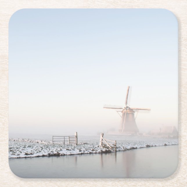 Posavasos Cuadrado De Papel Molino de viento en la nieve en práctico de costa (Anverso)