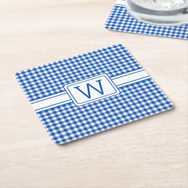 Posavasos Cuadrado De Papel Monograma azul y blanco de Gingham Plaid (En perspectiva)