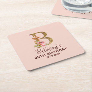 Posavasos Cuadrado De Papel Monograma de letra B dorada con rosas rosadas