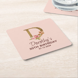 Posavasos Cuadrado De Papel Monograma de letra D dorada con rosas rosadas