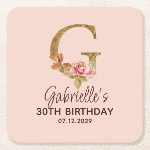 Posavasos Cuadrado De Papel Monograma de letra G dorada con rosas rosadas