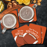Posavasos Cuadrado De Papel Naranja de fútbol americano<br><div class="desc">Las galerías de papel de personalizable incluyen un naranja de fútbol americano y las palabras "¡Es el Día del Juego!" junto con tu apellido. MÁS colores y elementos coincidentes en nuestra tienda.</div>