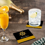 Posavasos Cuadrado De Papel Nombre del barco de yate negro Tiras de volante de<br><div class="desc">Un fondo negro clásico. Decorado con volante de oro falso y 4 rayas de capitán. Personalice y agregue el nombre del barco.</div>