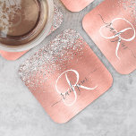 Posavasos Cuadrado De Papel Nombre del monograma del Purpurina Metalizado cepi<br><div class="desc">Personalice fácilmente este diseño de montaña rusa de papel de moda de moda con un purpurina brillante de bonito plateado sobre un fondo metálico rosa de color dorado.</div>