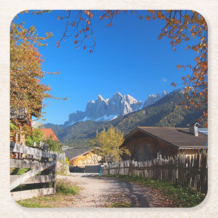 Posavasos Cuadrado De Papel Otoño en un pueblo en las dolomías en Italia